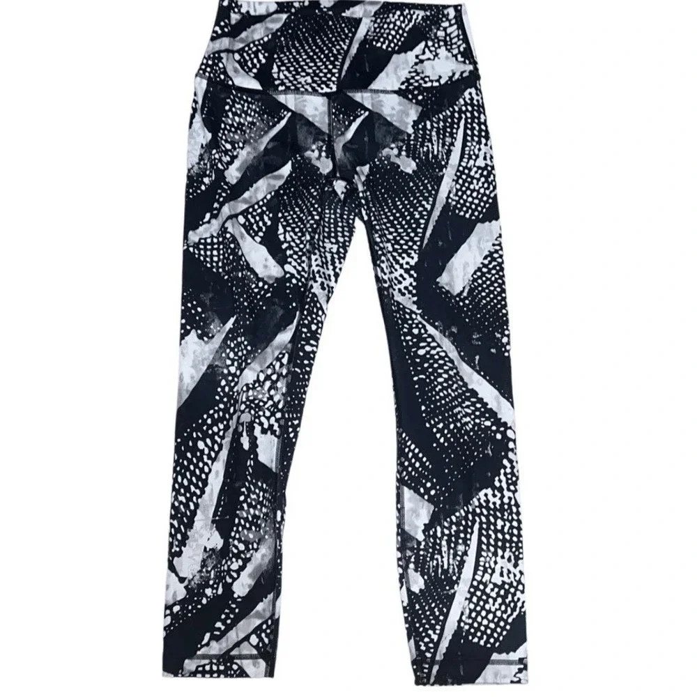 Lululemon Wunder Under Crop Leggings Size‎ 6 Black White Abstract Snake Print